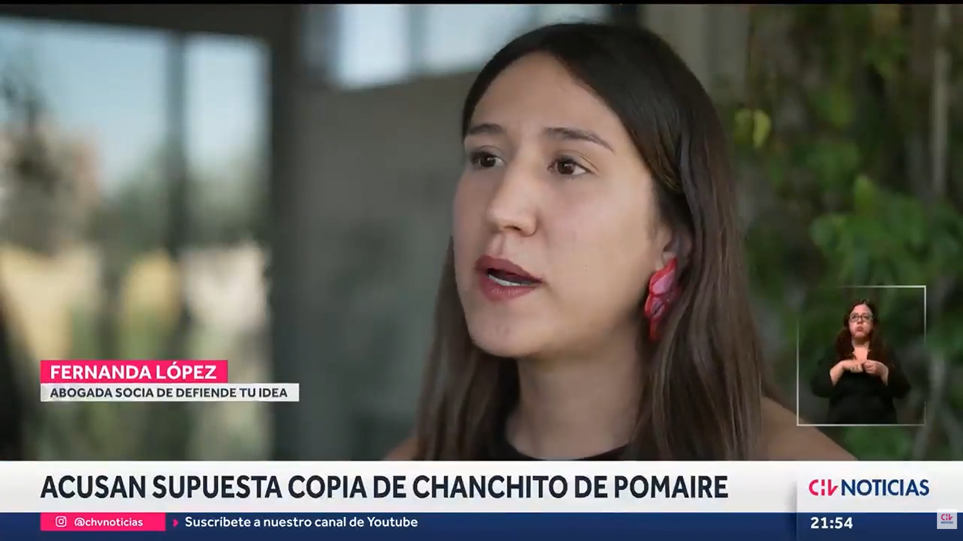 Miniatura de Chilevisión con la abogada Fernanda López en nota sobre chanchito de greda de Pomaire